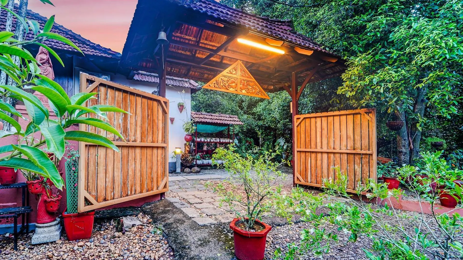 Alaya Stays Palm Dale Heritage Backwater Retreat With Garden & Restaurant Alappuzha