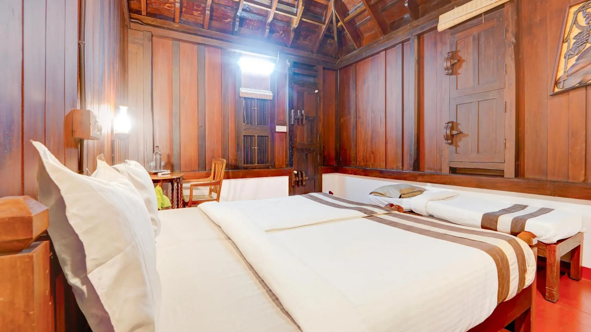 Θέρετρο Alaya Stays Palm Dale Heritage Backwater Retreat With Garden & Restaurant Alappuzha Ινδία