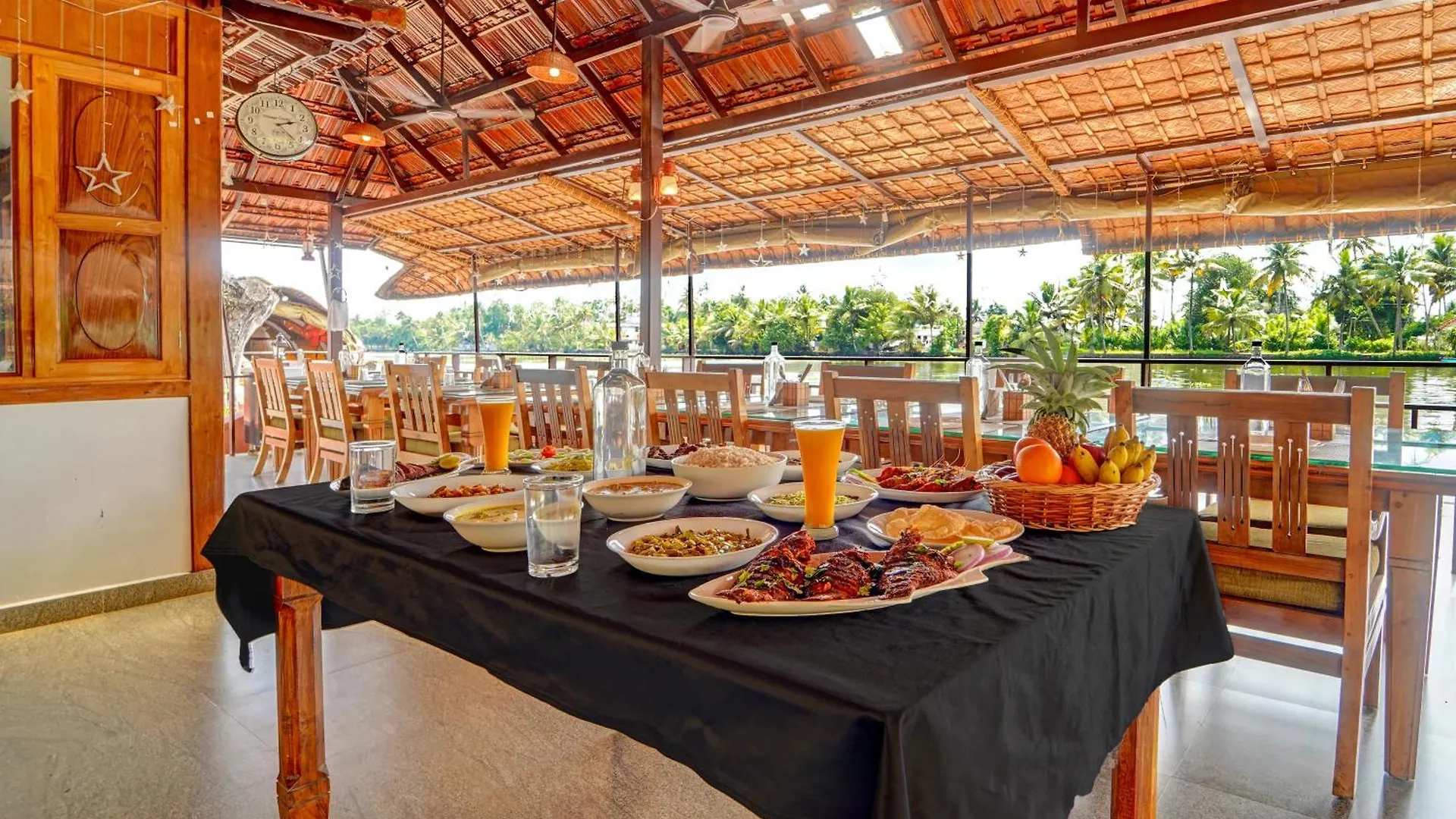 Θέρετρο Alaya Stays Palm Dale Heritage Backwater Retreat With Garden & Restaurant Alappuzha Ινδία